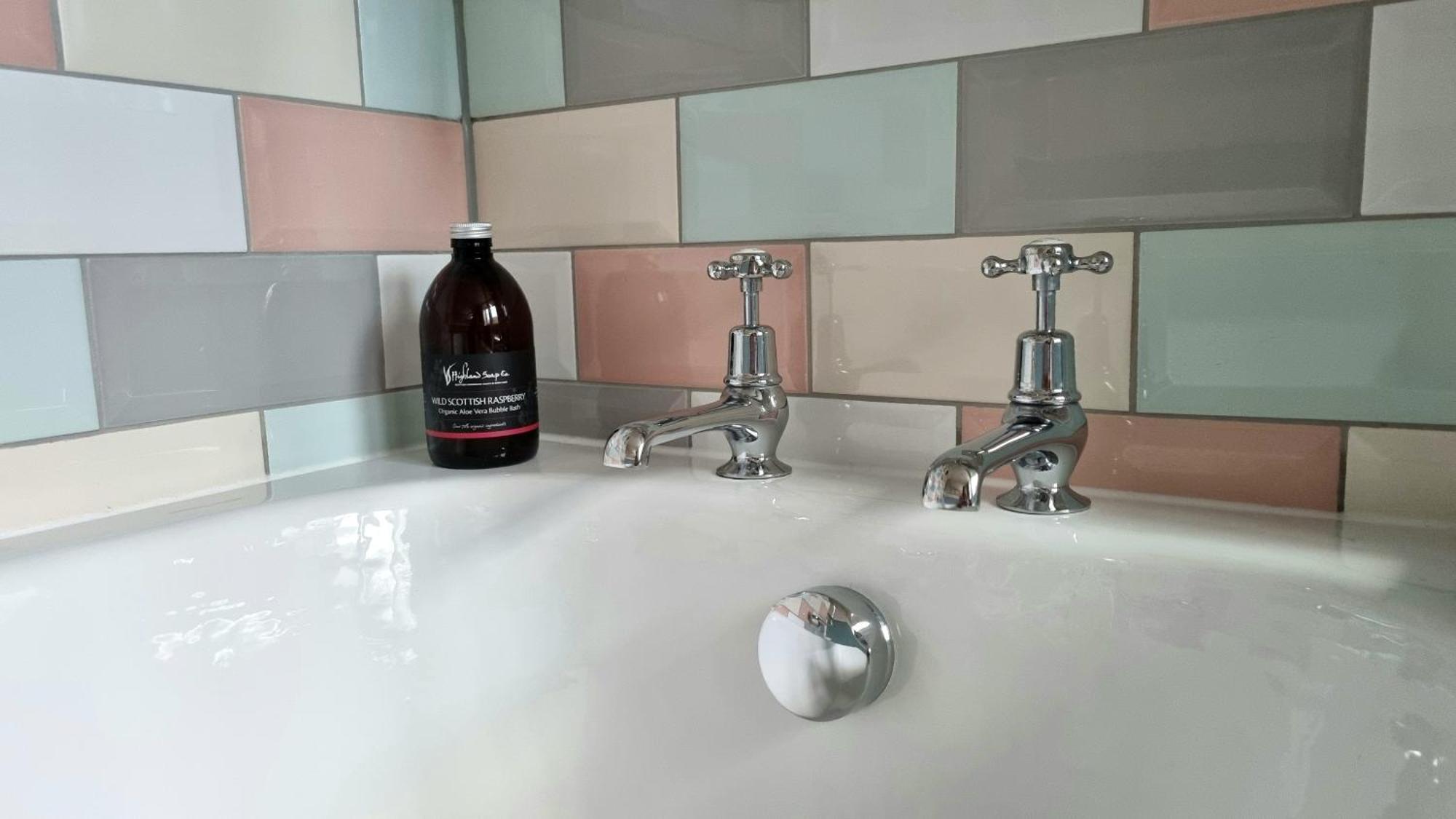 Luxury 3 Bedroom - Sleeps 6 Apartment *